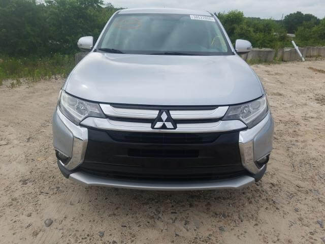 Купить бу Mitsubishi Outlander 2.4 2016 года в США