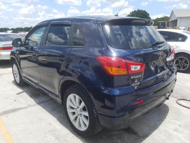 Купить бу Mitsubishi Outlander 2.0 2011 года в США