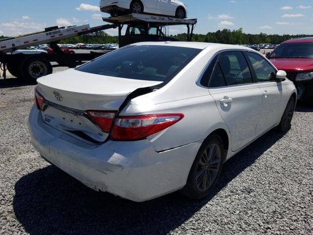 Купить бу TOYOTA CAMRY 2.5 2015 года в США