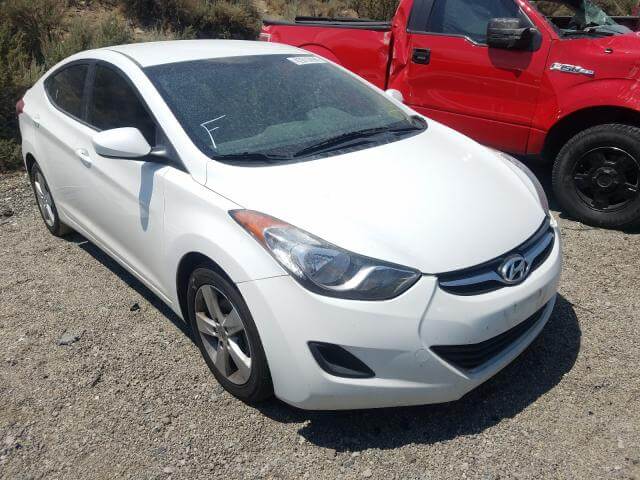 Купить бу HYUNDAI ELANTRA GLS 1.8 2013 года в США