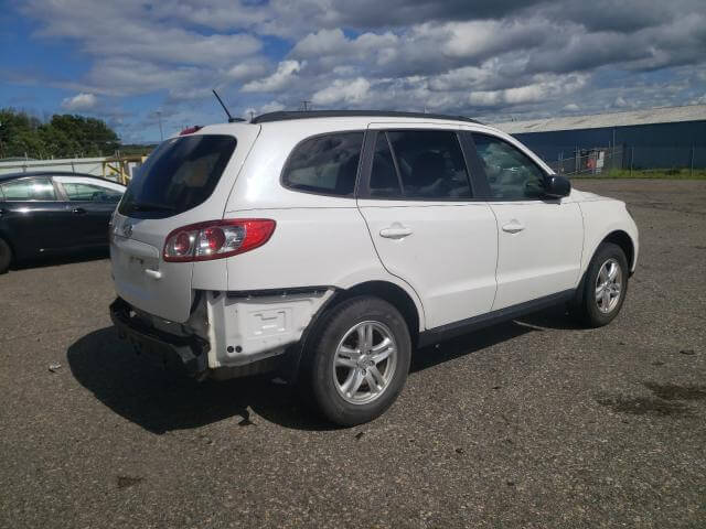 Купить бу Hyundai Santa Fe 2.4 2012 года в США