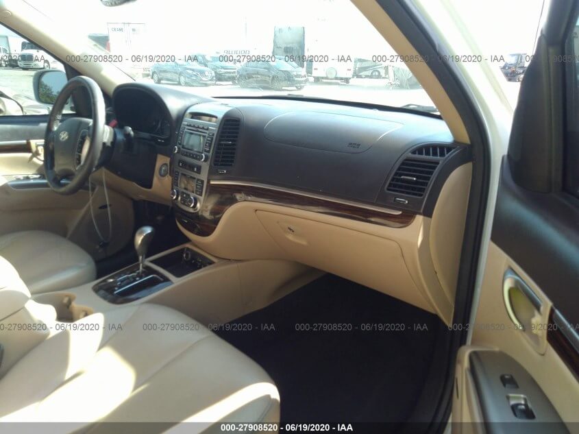 Купить бу Hyundai Santa Fe 2.4 2012 года в США