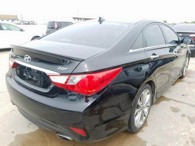 Купить бу Hyundai Sonata 2.0 2014 года в США