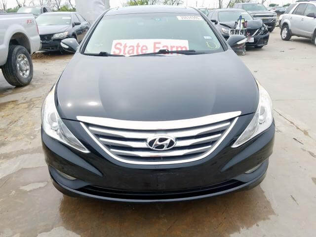 Купить бу Hyundai Sonata 2.0 2014 года в США