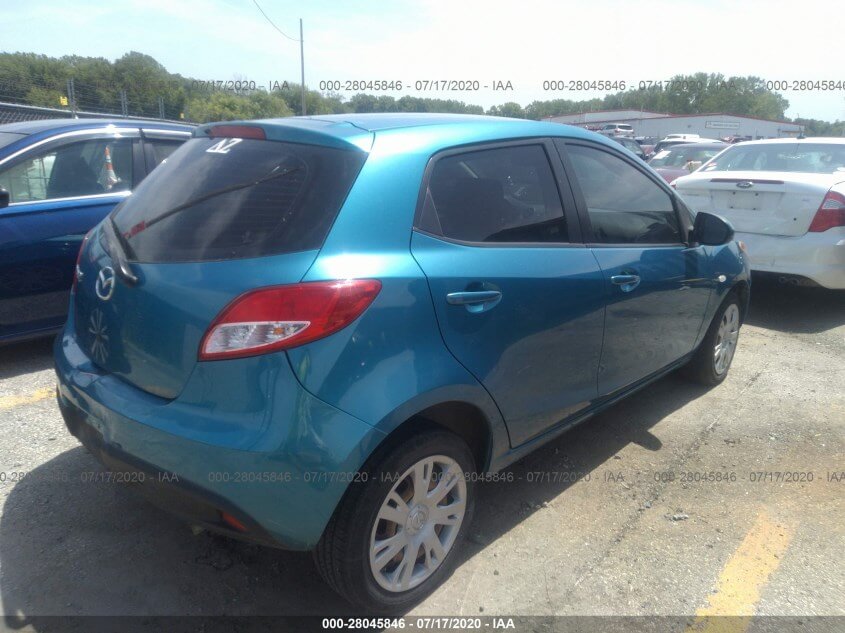 Купить бу MAZDA2 2012 года В США