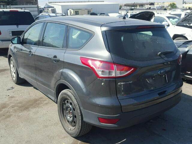 Купить бу Ford Escape S 2016 года в США