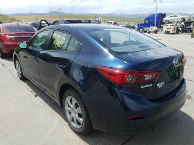 Купить бу MAZDA 3 SV 2014 года В США