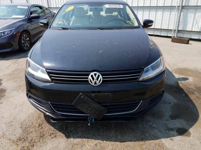 Купить бу Volkswagen Jetta 2.5 2013 года в США