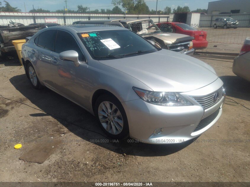 Купить LEXUS ES 300H 2013 года в США