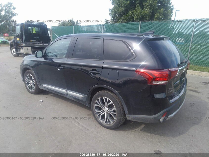 Купить MITSUBISHI OUTLANDER ES 2018 года в США