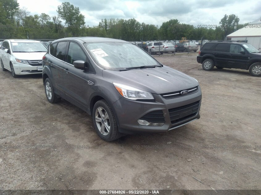 Купить бу FORD ESCAPE SE 2013 года в США