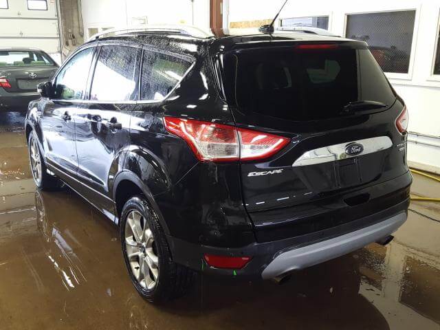 Купить бу FORD ESCAPE TITANIUM 2014 года в США