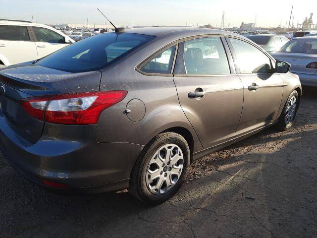 Купить б/у FORD FOCUS SE 2012 года в США