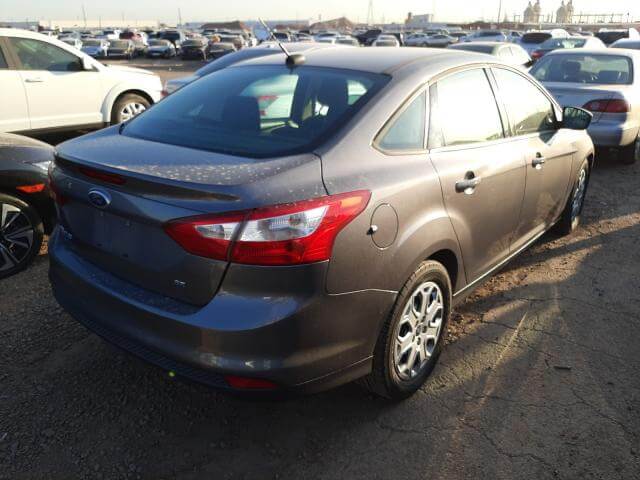 Купить б/у FORD FOCUS SE 2012 года в США