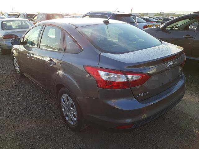 Купить б/у FORD FOCUS SE 2012 года в США