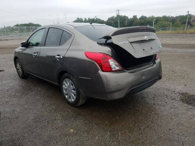 Купить б/у NISSAN VERSA S 2015 года в США