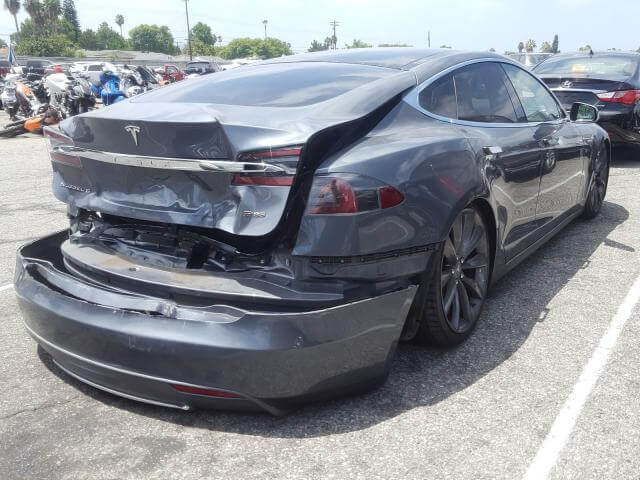 Купить б/у TESLA MODEL S RED 2013 года в США