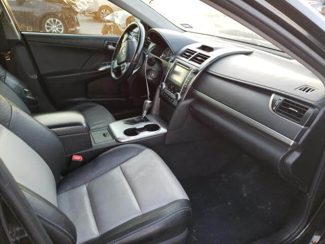 Купить б/у TOYOTA CAMRY 2.5 2013 года в США