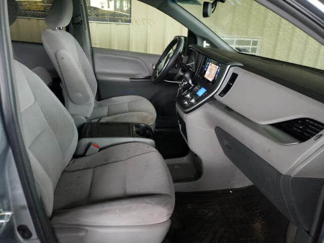 Купить бу TOYOTA SIENNA 3.5 2015 года в США