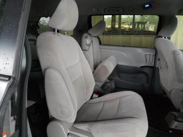 Купить бу TOYOTA SIENNA 3.5 2015 года в США