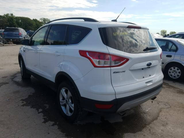 Купить бу FORD ESCAPE SE 2015 года в США