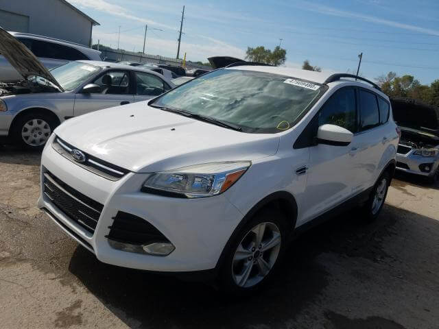 Купить бу FORD ESCAPE SE 2015 года в США