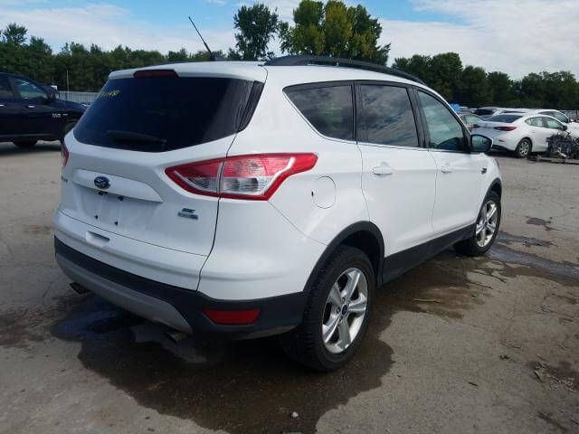 Купить бу FORD ESCAPE SE 2015 года в США