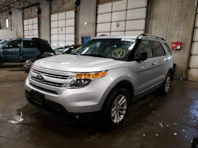 Купить бу FORD EXPLORER XLT 2014 года в США