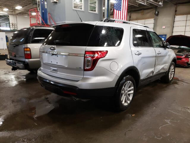 Купить бу FORD EXPLORER XLT 2014 года в США