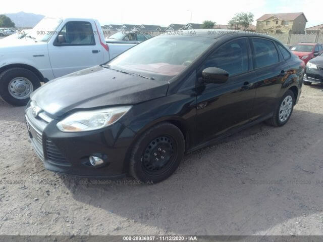 Купить бу FORD FOCUS SE 2012 года в США