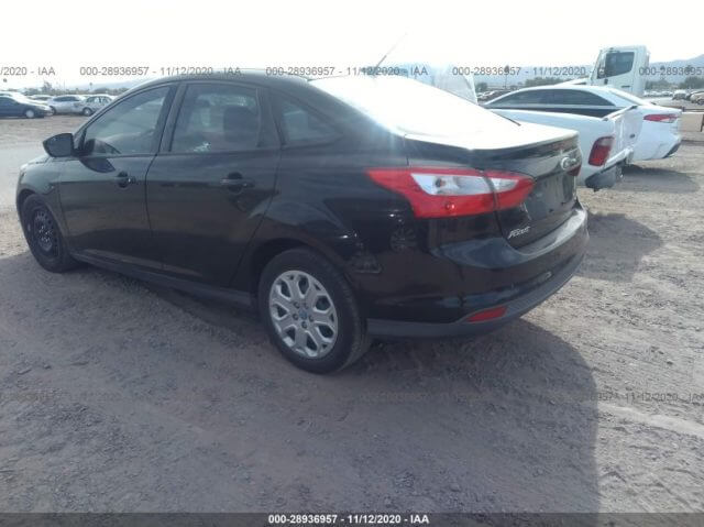 Купить бу FORD FOCUS SE 2012 года в США