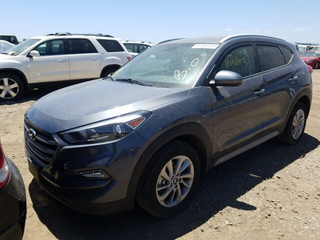 Купить бу HYUNDAI TUCSON SEL 2018 года в США