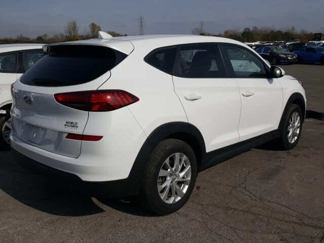 Купить бу HYUNDAI TUCSON SEL 2019 года в США