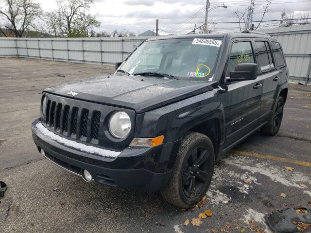 Купить бу JEEP PATRIOT LATITUDE 2.4 2013 года в США