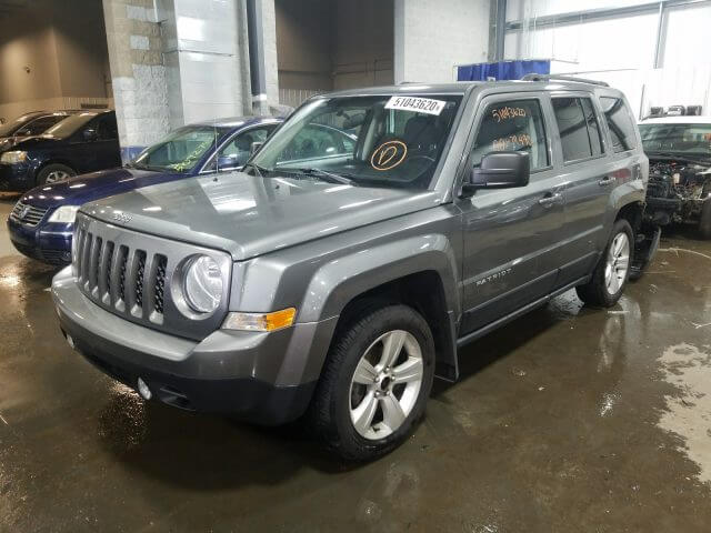 Купить бу JEEP PATRIOT LATITUDE 2.4 2013 года в США