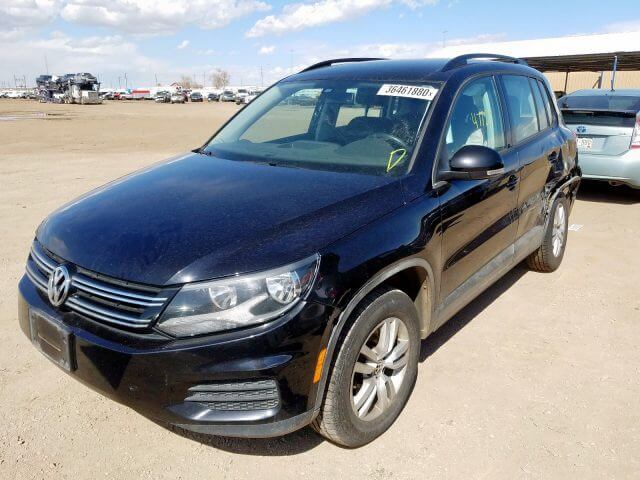 Купить бу VOLKSWAGEN TIGUAN S 2016 года в США