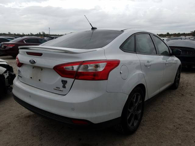 Купить бу FORD FOCUS SE 2014 года в США