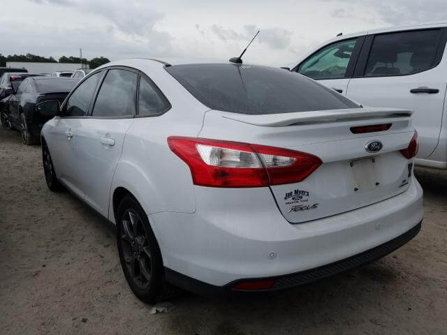 Купить бу FORD FOCUS SE 2014 года в США