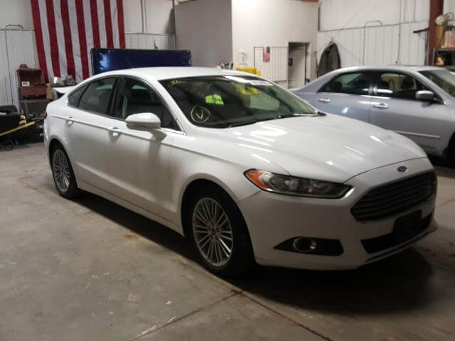 Купить бу FORD FUSION 2013 года в США