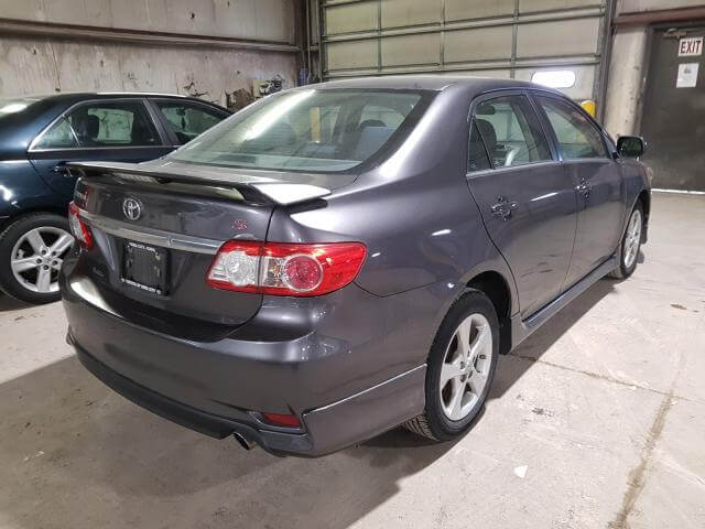 Купить бу TOYOTA COROLLA BASE 2012 года в США