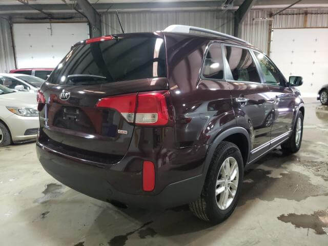 Купить KIA SORENTO 2.4 LX 2015 года в США