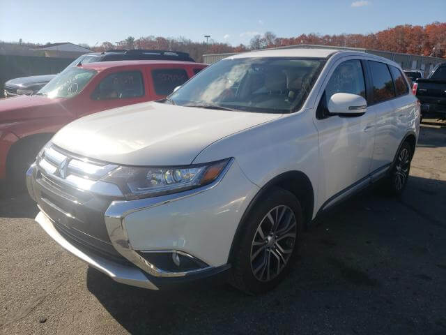 Купить бу MITSUBISHI OUTLANDER SE 2018 года в США