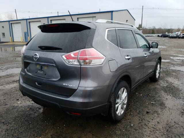 Купить бу NISSAN ROGUE 2.5 2016 года в США