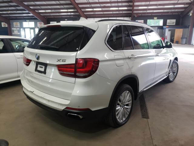 Купить бу BMW X5 XDRIVE50I 2015 года в США