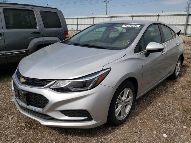 Купить бу CHEVROLET CRUZE LT 2017 года в США