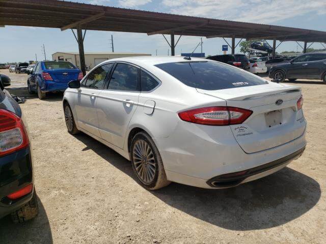 Купить бу FORD FUSION TITANIUM 2.0 2015 года в США