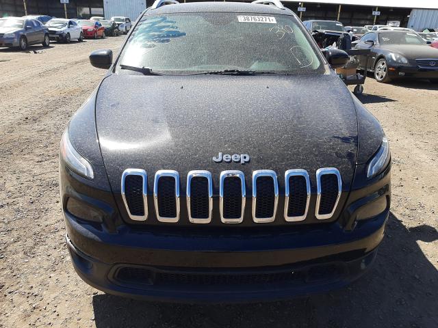 Купить бу JEEP CHEROKEE LATITUDE 2018 года в США