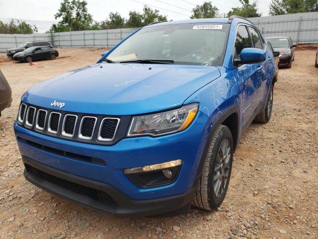 Купить бу JEEP COMPASS LATITUDE 2018 года в США