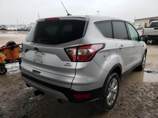 Купить б/у FORD ESCAPE SE 2017 года в США