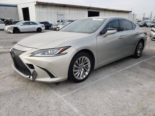 Купить бу LEXUS ES 300H 2019 года в США